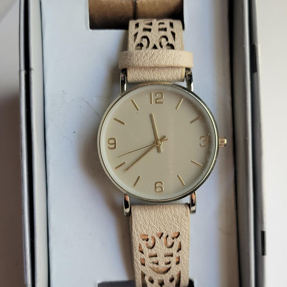 Womens Watch Beige Dial Gold Tone Case Beige Faux Leather Strap Dress Quartz